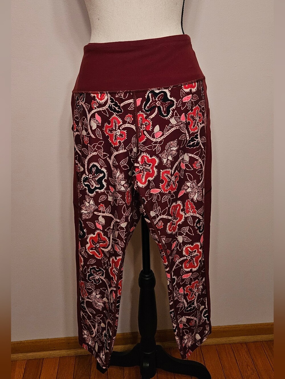 Athleta Affirmation 7/8 Leggings Red Floral Powervita High Rise, size 1X